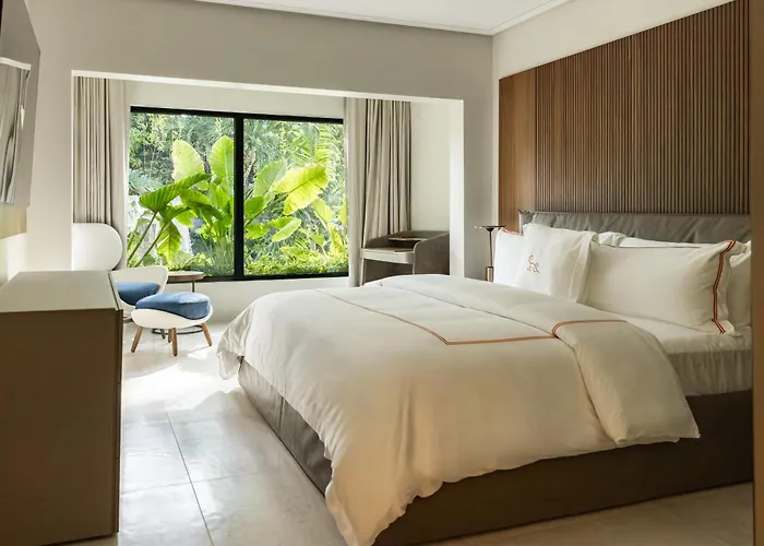 Blue Monkey Hotel & Beach Club