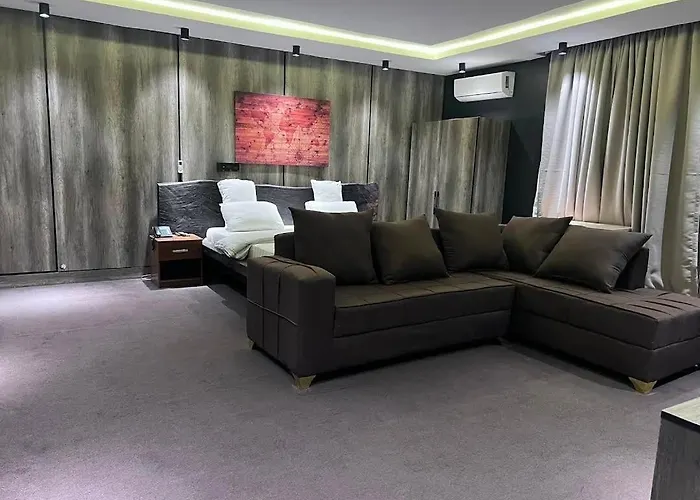 Polo Signature Hotel