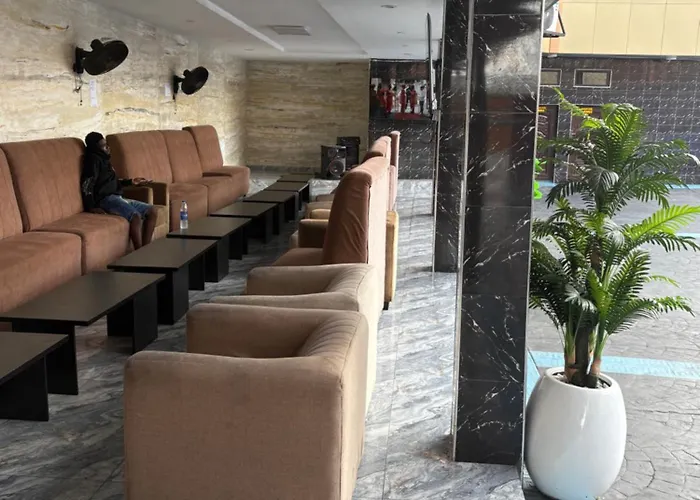 Goldstep Hotel Okpaka