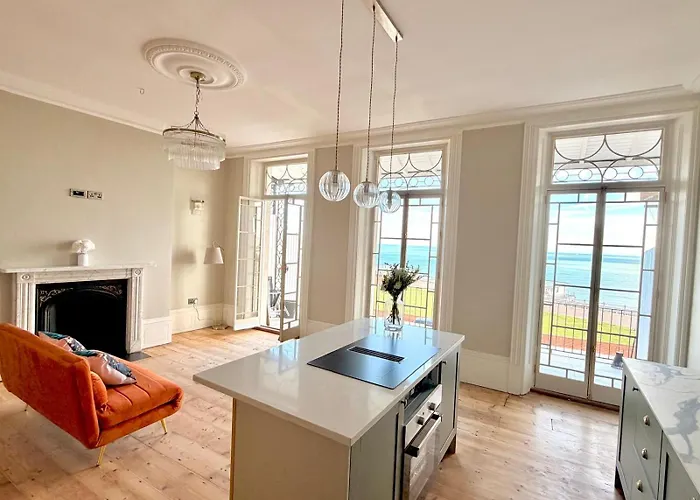 The Royal Harbour Suites - Wellington Crescent