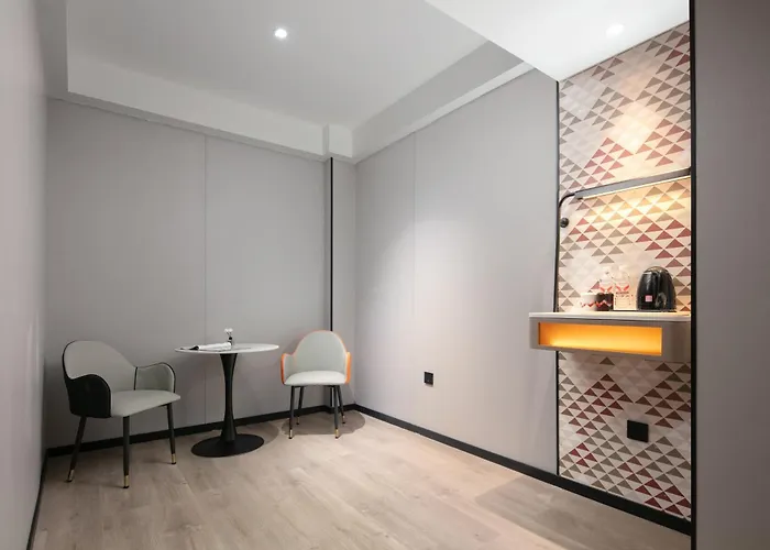 铂曼时尚酒店boman Fashion Hotel 300 Meters From National Forest Park East Gate