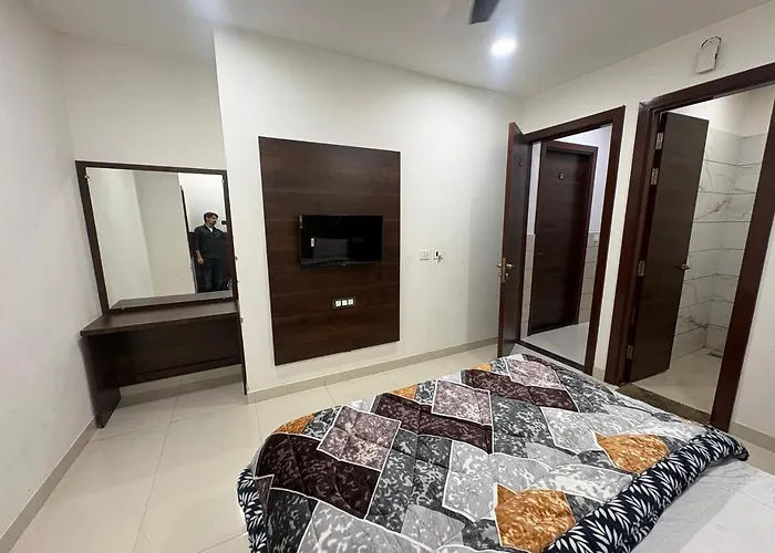 Hotel U V 2 Mins From Golden Temple