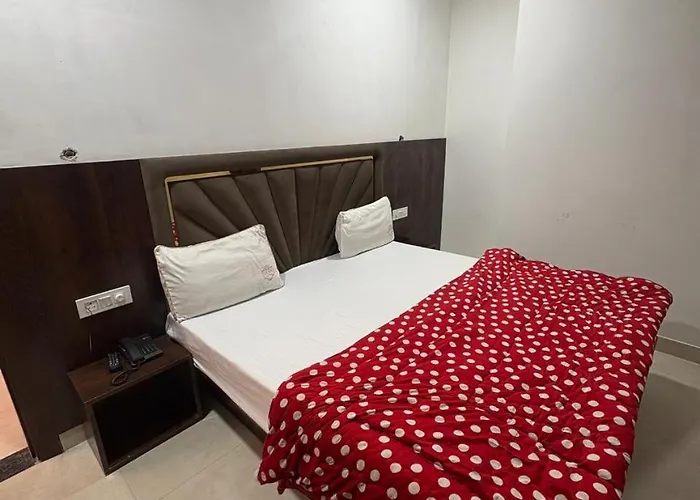 Hotel U V 2 Mins From Golden Temple