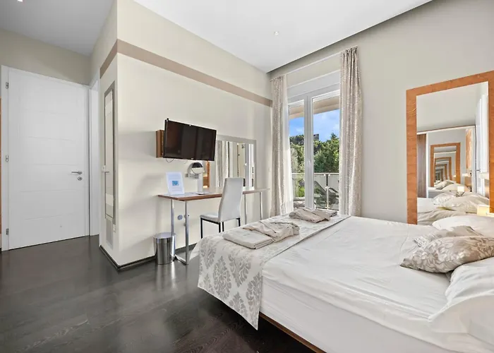 Modern Rooms Villa Oasiss
