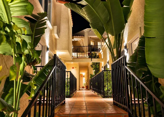 Casa Avalon Hotel