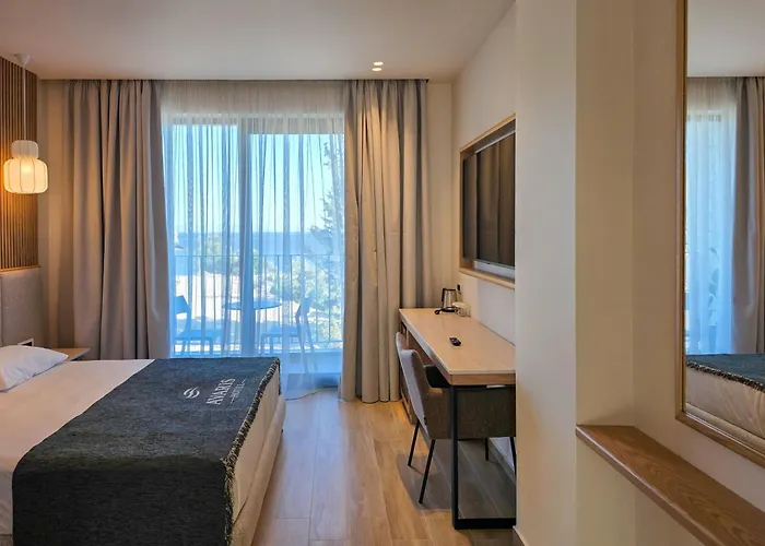 Avaris Hotel