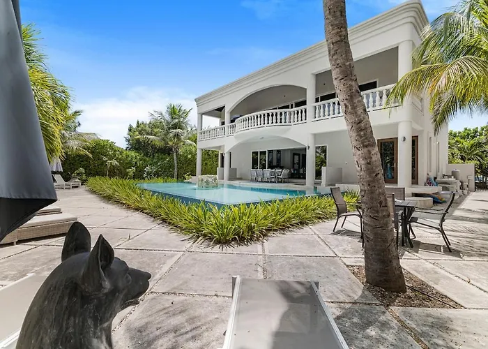 Luxe Villa Siena With Private Guest Suite