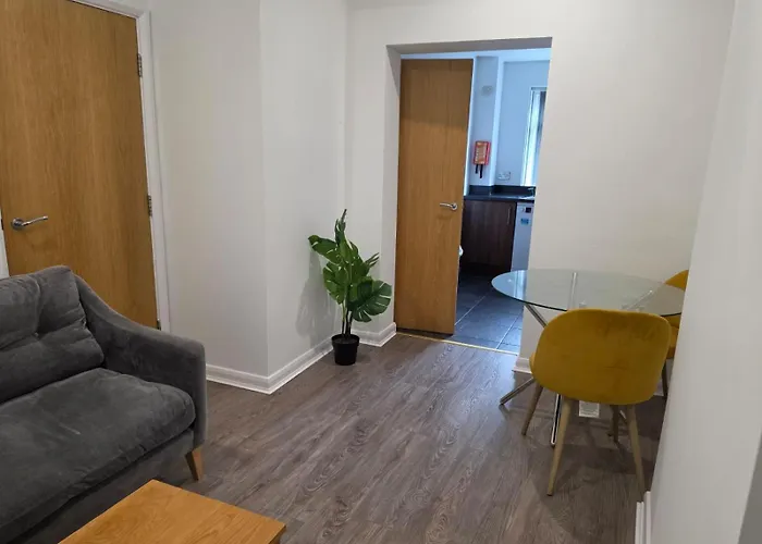 Super Luxurious 2 Bedroom Apartment With Free Parking