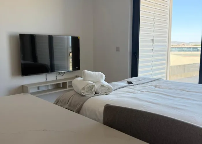 New Cp Victory Suites Studio With Runway View, Pool And Gym