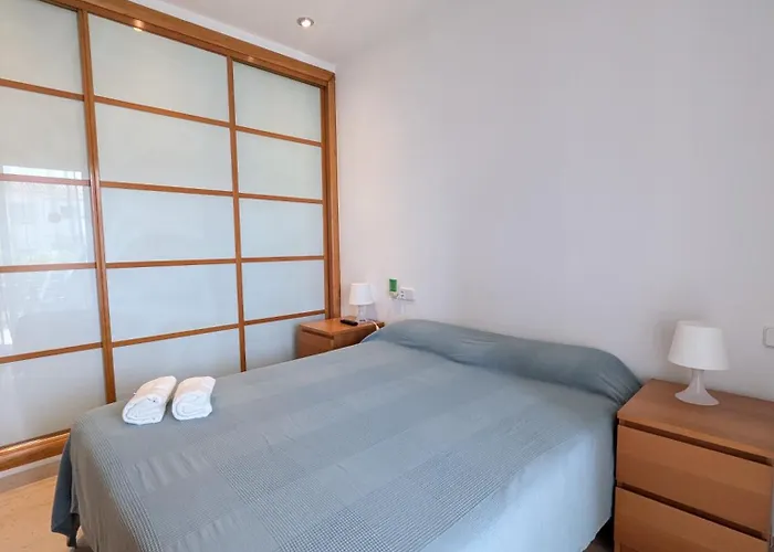 Beachside Apartment With Private Parking & Nature Views