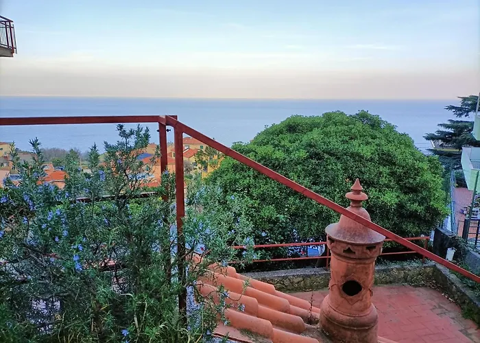 Le Tre Terrazze sul Blu vista mare, piscina idromassaggio, posto auto coperto