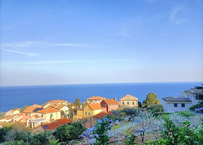 Le Tre Terrazze sul Blu vista mare, piscina idromassaggio, posto auto coperto