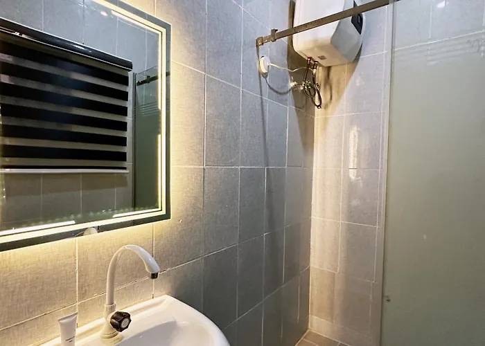 House IX Hotel And Service Apartment