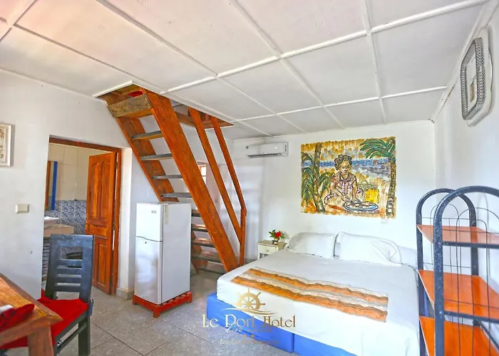 Le Port Hotel