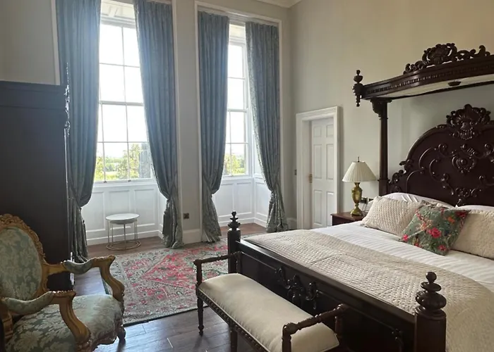 Uppercourt Manor