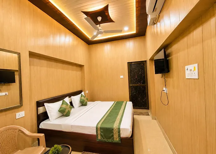 Hotel Varanasi Dv - Near Shree Kashi Vishwanath Temple