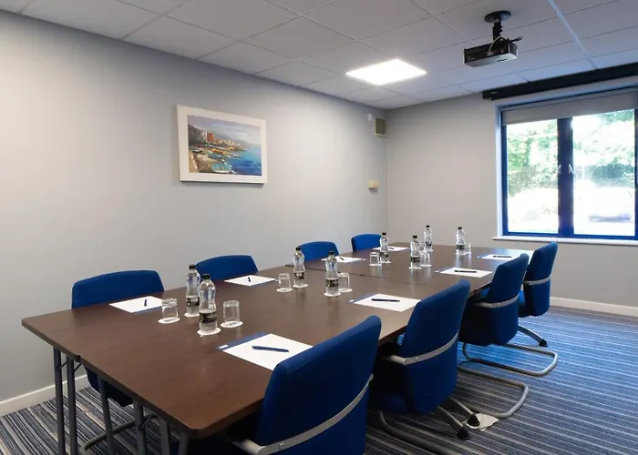 Holiday Inn Express Poole By Ihg