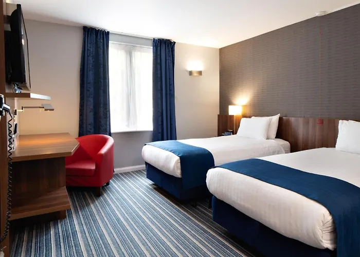 Holiday Inn Express Poole By Ihg