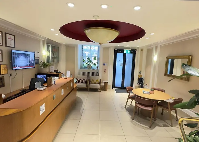 Astor Court Hotel
