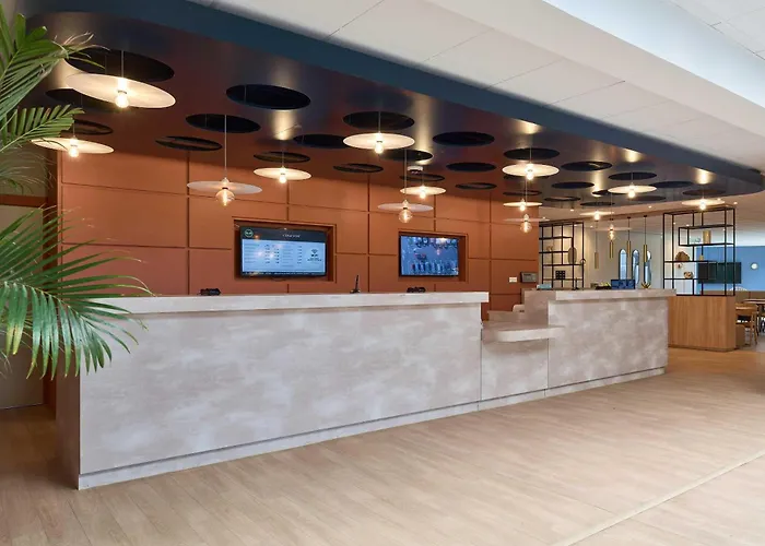 B&B HOTEL Cergy Port 4 étoiles