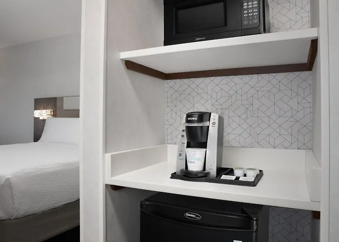 Holiday Inn Express&Suites Alexandria - Fort Belvoir by IHG