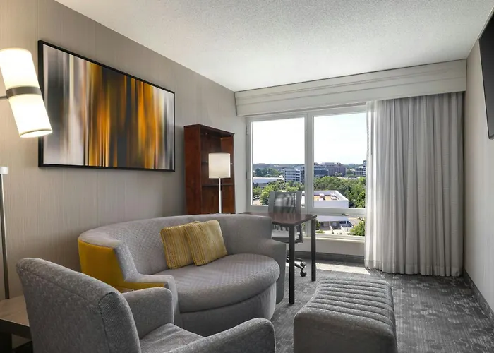 Courtyard By Marriott Tysons Mclean