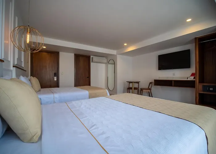Six Hotel Guadalajara Degollado