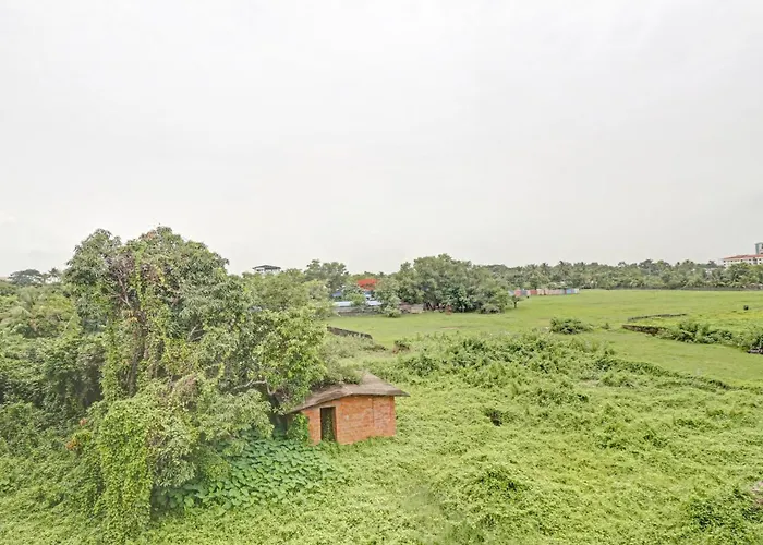 Treebo Grand Vistara Airport Suites - 500 M From Cochin Airport With One-Way Airport Transit
