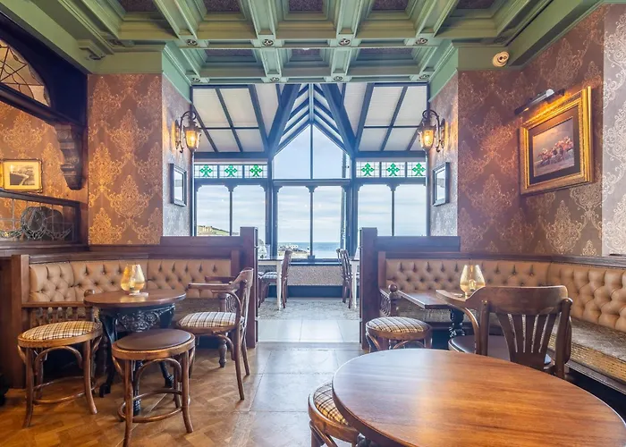 Falcon'S Nest Hotel