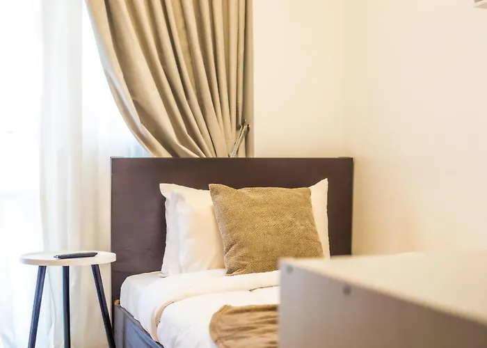 Polo Heights-Sky Suites