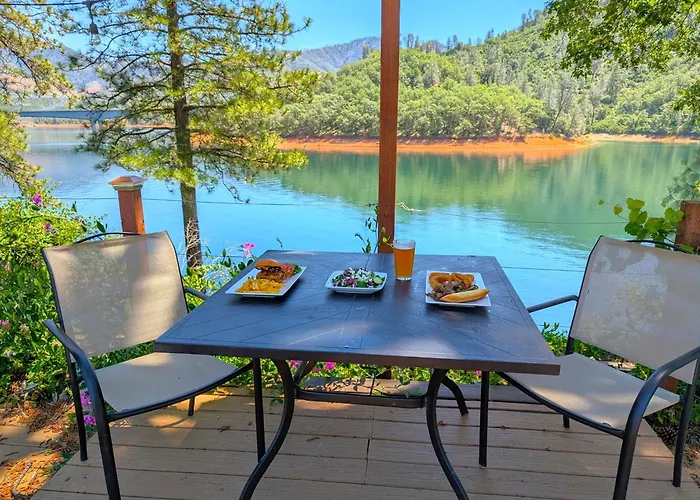 Lakeshore Resort
