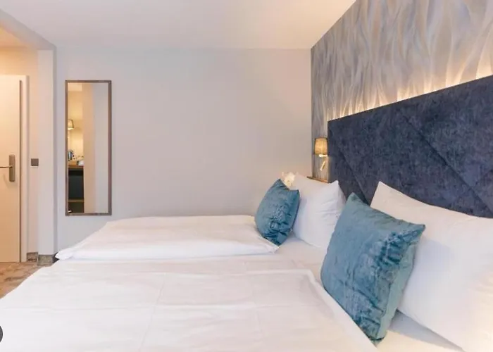 Hotel & Restaurant Rose Frank Land, La Mama Elfriede Land Loungerie & Bar Neueroeffnung Ab 2027