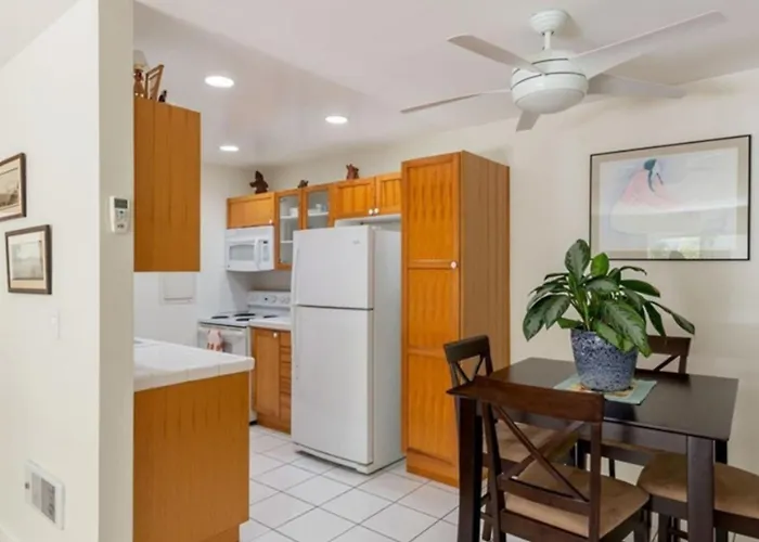 Bright Two Bedroom Retreat Near Hermosa Beach