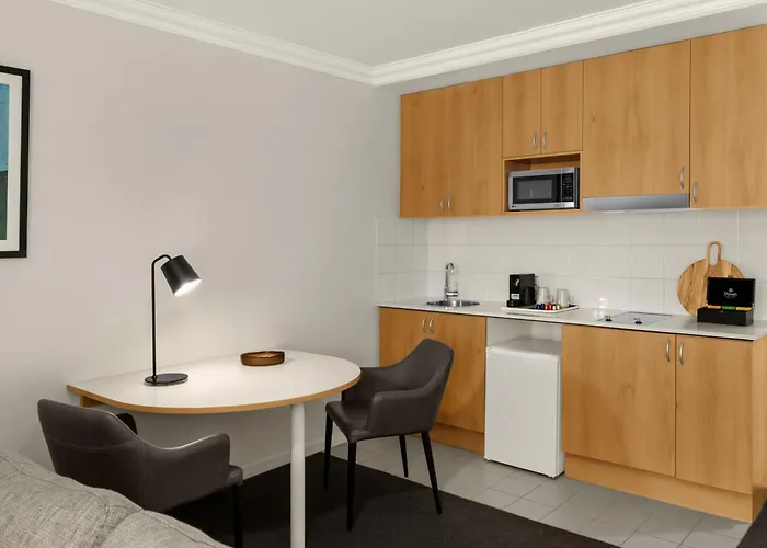 Oaks Perth Hotel