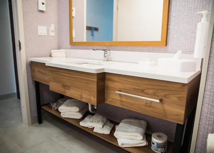 Hampton Inn & Suites Laval