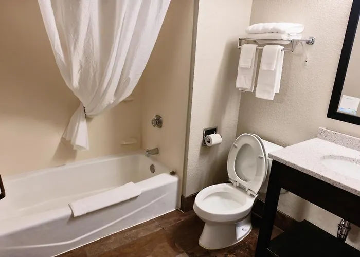 Days Inn By Wyndham Fargo - West Acres