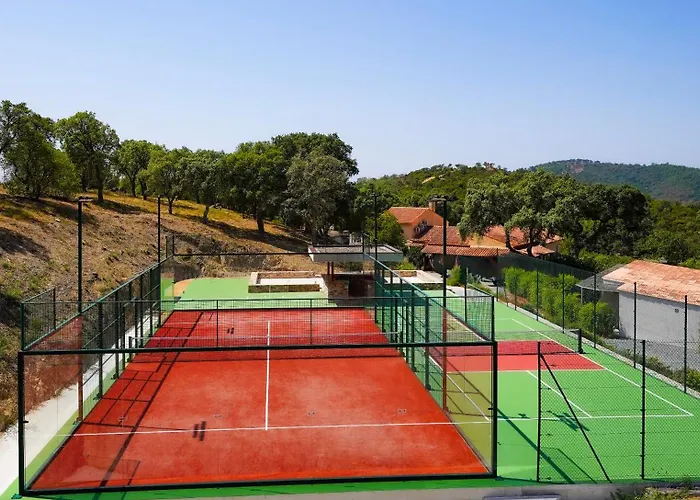 La Villa Nais PADEL&PISCINE -Suites&Appartements