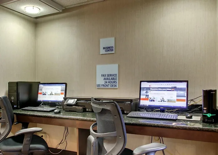 Holiday Inn Express Hotel Fort Campbell-Oak Grove By Ihg