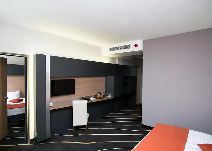 Best Western Plus Lakeside Hotel