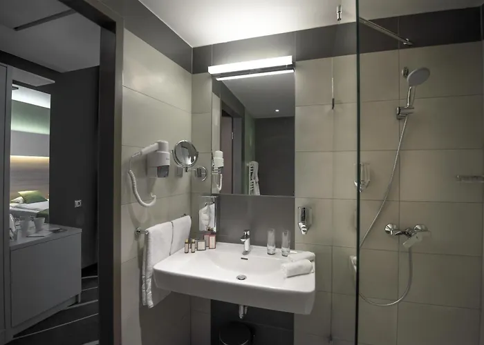 Best Western Plus Lakeside Hotel
