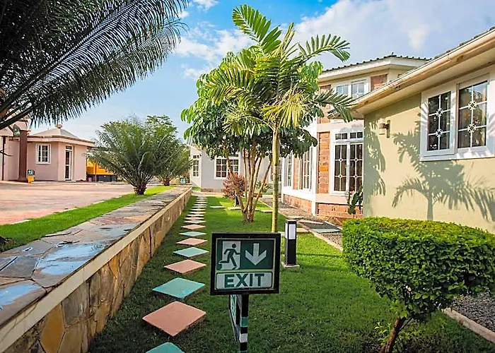 La'Tonna Safari Hotel