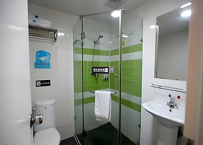 7 Days Inn Nanchang Bayi Square Zhongshan Road Wanshou Palace