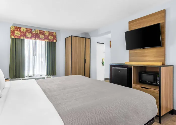 Quality Inn & Suites Greenville - Haywood Mall