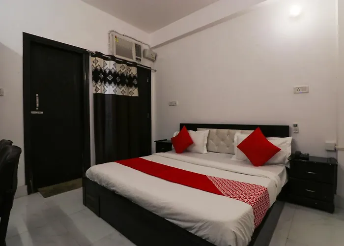 Hotel O Silver Palace Near Dwarka Sector 9 Metro Station