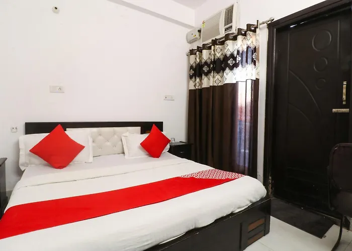 Hotel O Silver Palace Near Dwarka Sector 9 Metro Station