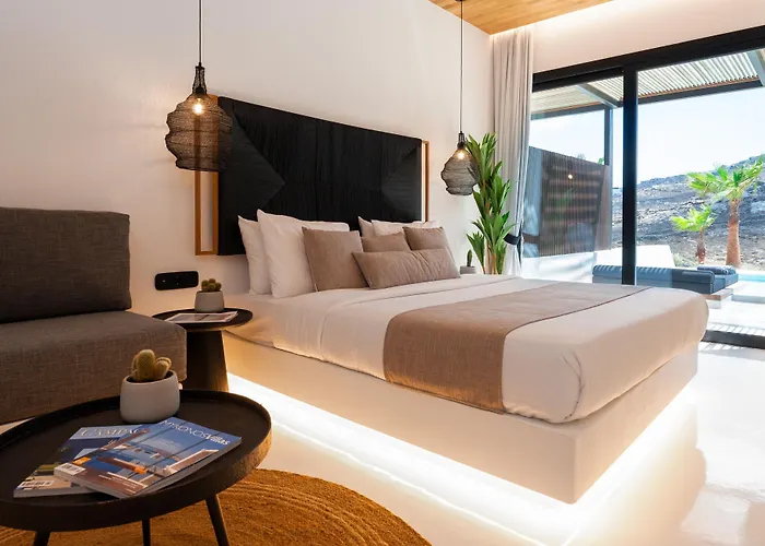 Ftelia Black Villas