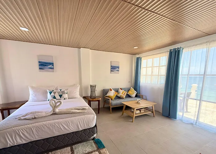 Lanas Beach Resort Carabao Island