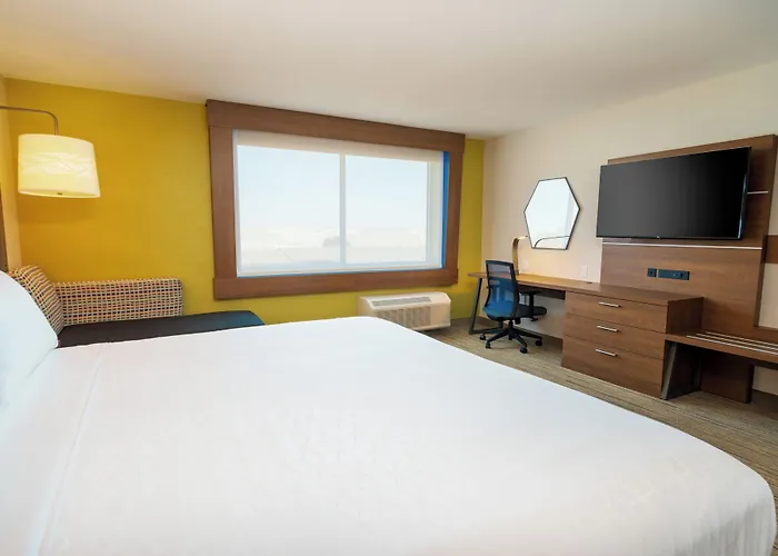 Holiday Inn Express & Suites - Las Vegas - E Tropicana By Ihg