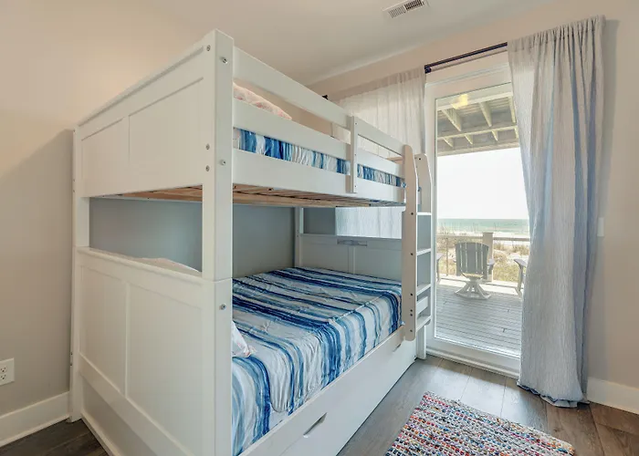 Beachfront Oasis W/ 2 Large Decks, Bbq & Views!
