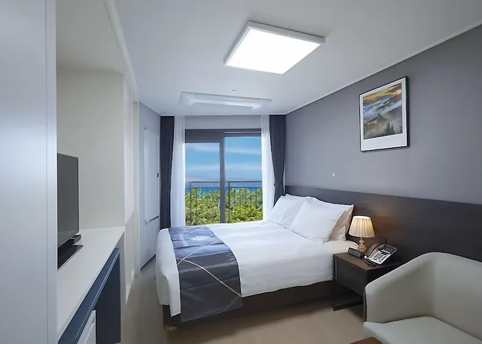 Sokcho Chonpines Beach Hotel